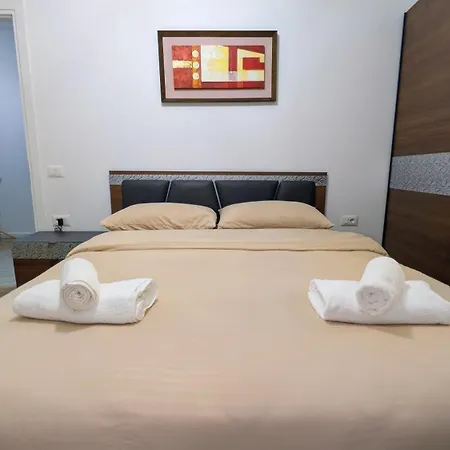 Spacious With Balcony And Tirana