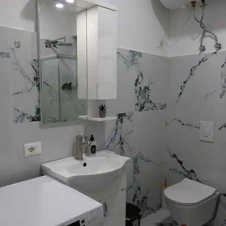 Spacious With Balcony And Appartement Tirana