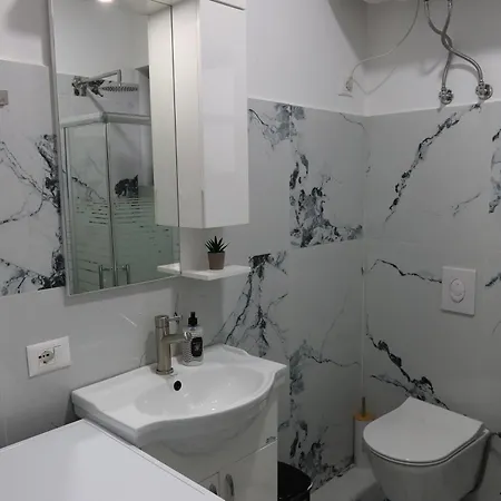 Appartement Spacious With Balcony And Tirana